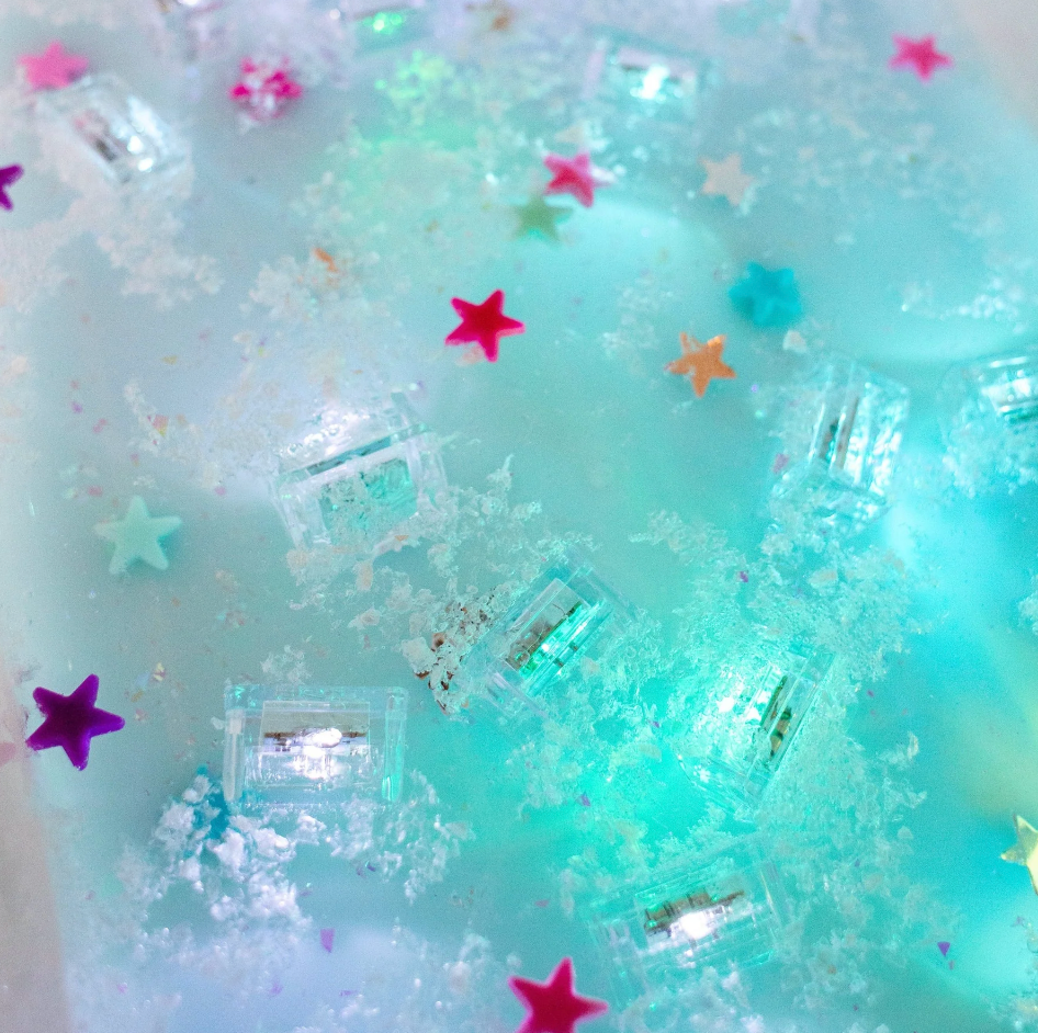 LIMITED EDITION / Light-Up Cubes - 6 pk