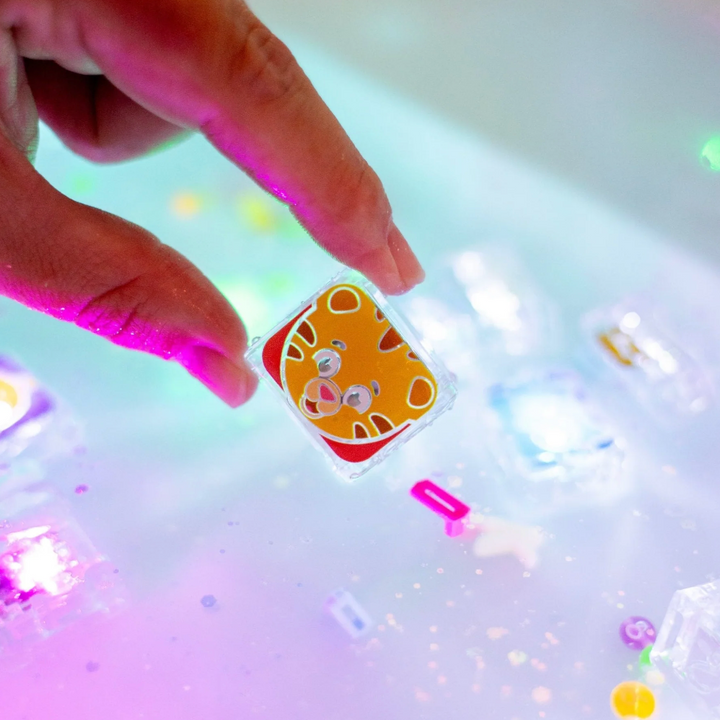 LIMITED EDITION / Light-Up Cubes - 6 pk
